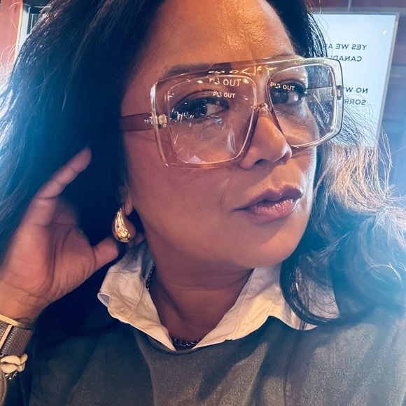 Meet your Posher, Rhea - Picture 1 of 1